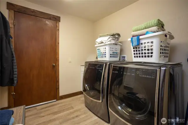 Large laundry on the main floor