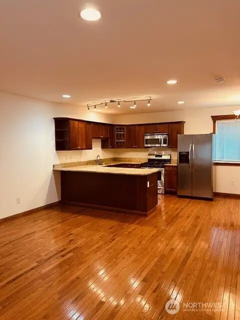 The kitchen is on the main floor and offers high end cabinets, granite counters, stainless steel appliances and it's very spacious!
