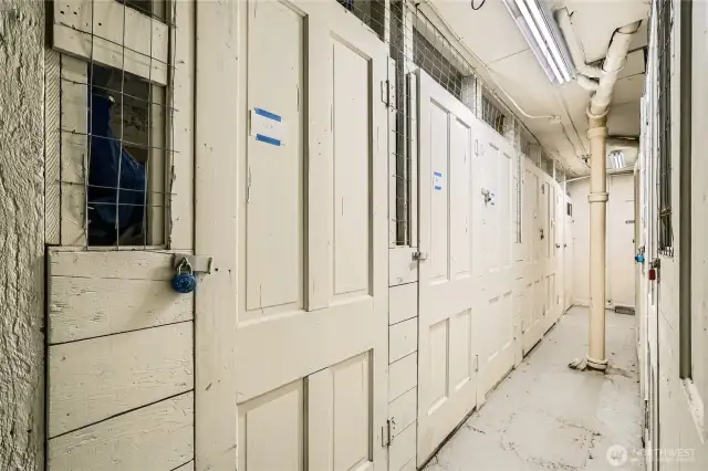 Storage unit included.