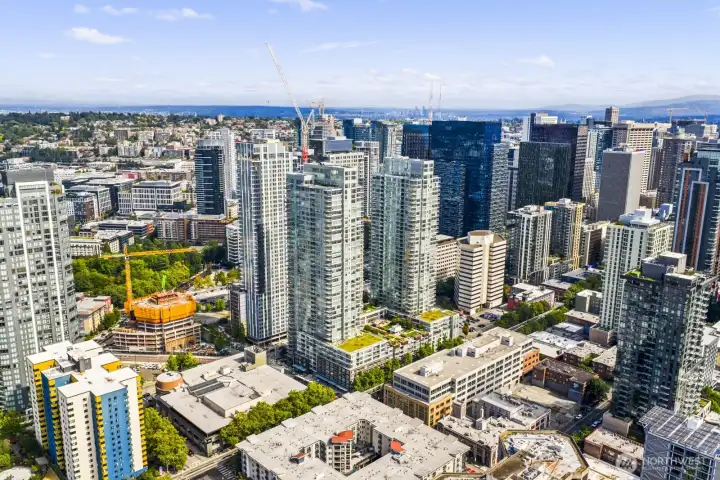 Experience luxury city living at Insignia Towers where Belltown meets Denny Triangle.  Insignia Towers is one of Seattle's premier high rise buildings that is GREEN certified!