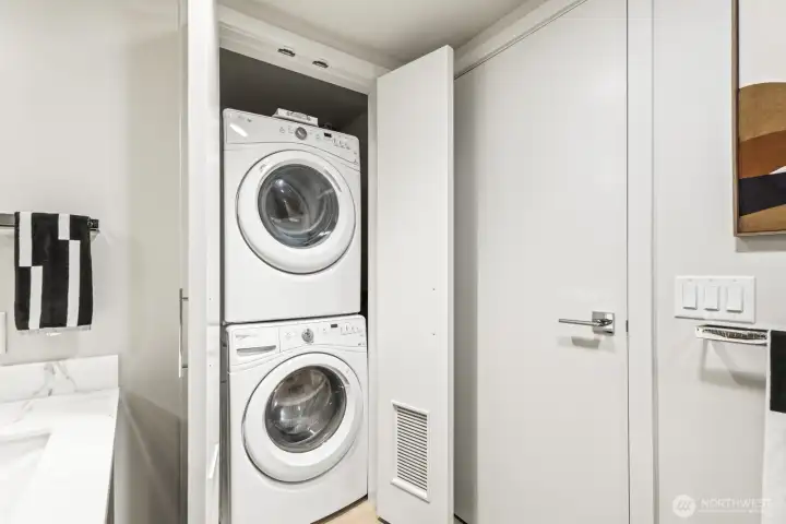 Laundry in the unit-- all appliances stay!