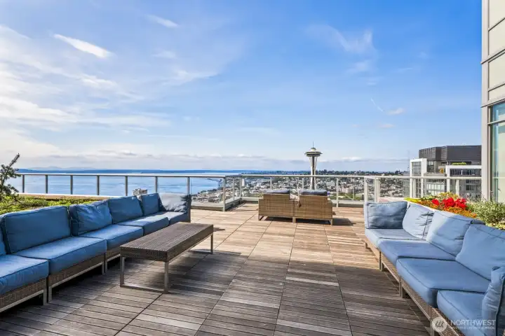 Plenty of space to relax and enjoy the magnificent views at Insignia Towers.