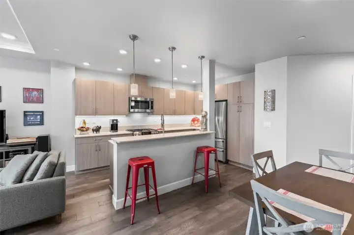 Bosch appliances include the microwave/convection oven, gas cooktop and double drawer freezer in the refrigerator (with icemaker) plus a convenient pantry to store all your dry goods.