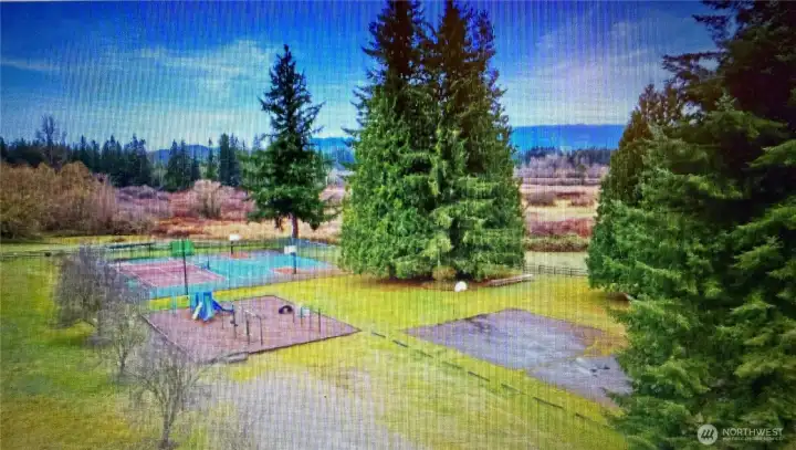Community Park & sports courts Community Park & sports courts