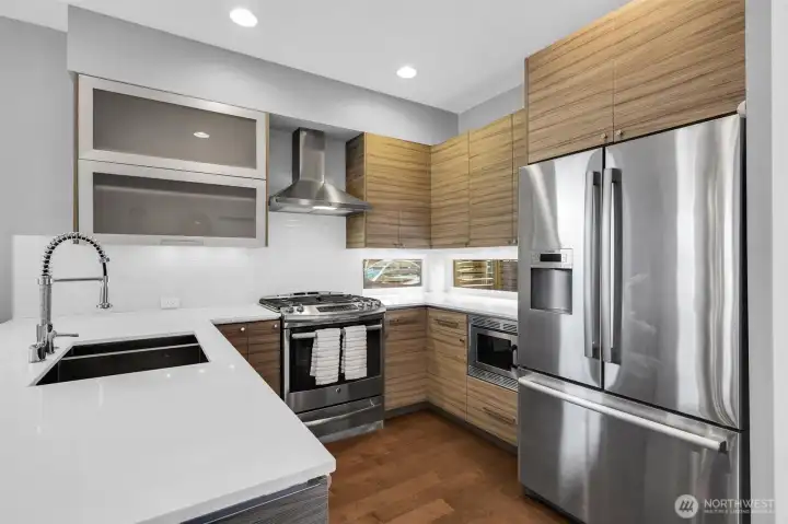 Living mostly without a car – 3 bus lines within 2 blocks and several more within 4 blocks.   So many pockets of restaurants and bars just a few blocks away - Pike/Pine (Plenty of Clouds!!), Chophouse Row (Light Sleeper!), 15th Avenue (Liberty!), Madison (Bottleneck Lounge!), 19th (Hello Robin), 23d and Union (Communion!), 12th (Tavern Law!)