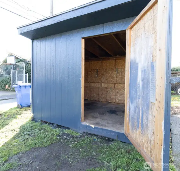 Outbuilding with plenty of storage.