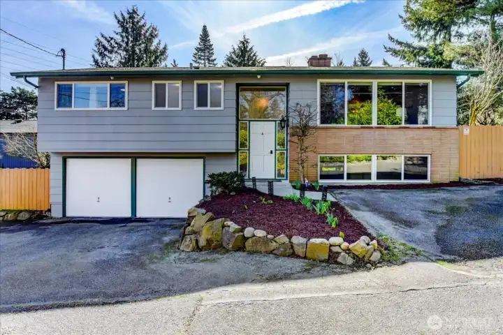 Welcome to 11242 A Fremont Ave N