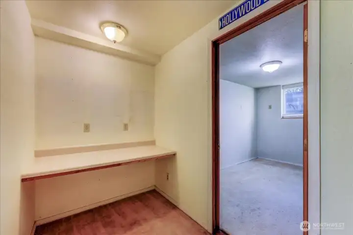 Transition room for office space