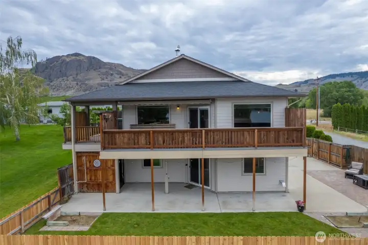 Front view of house, lakeview