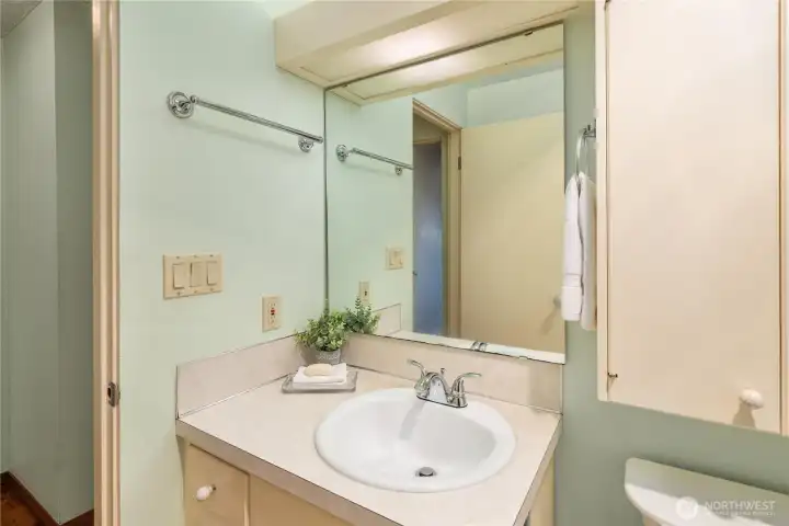 Classic lighting and fixtures. Everything works!