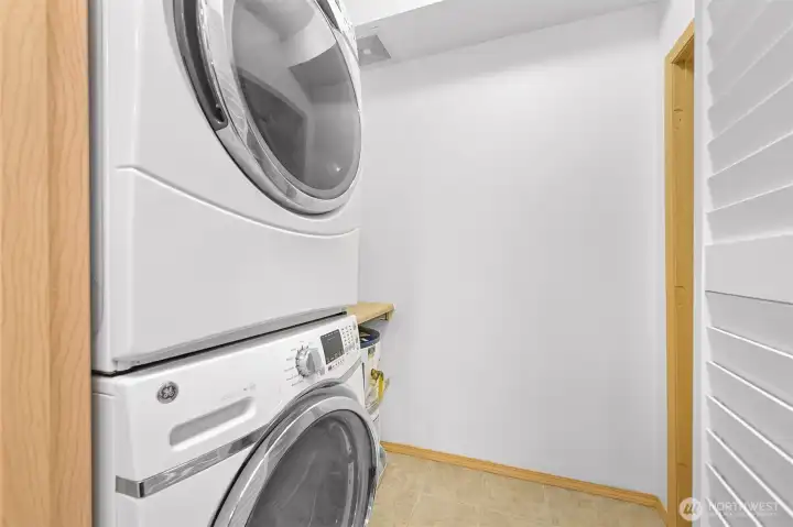 Washer/Dryer in unit & included in the sale Washer/Dryer in unit & included in the sale