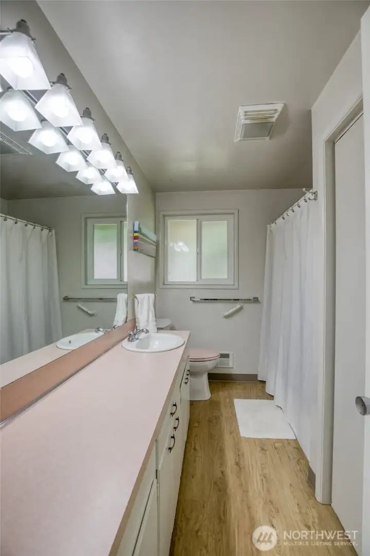 Full Bathroom Full Bathroom
