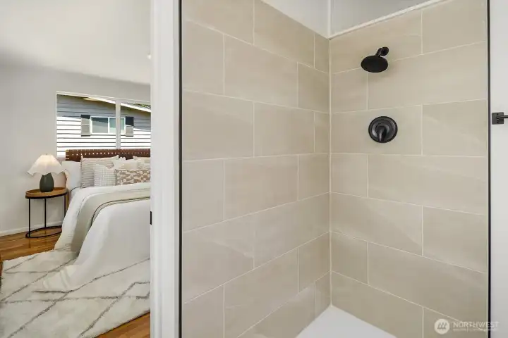 Glass door for the shower will be installed on Friday, ready for showing before weekend! Glass door for the shower will be installed on Friday, ready for showing before weekend!