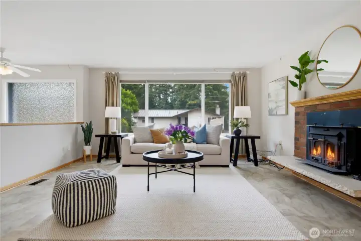 Cozy Family room w/fireplace Cozy Family room w/fireplace