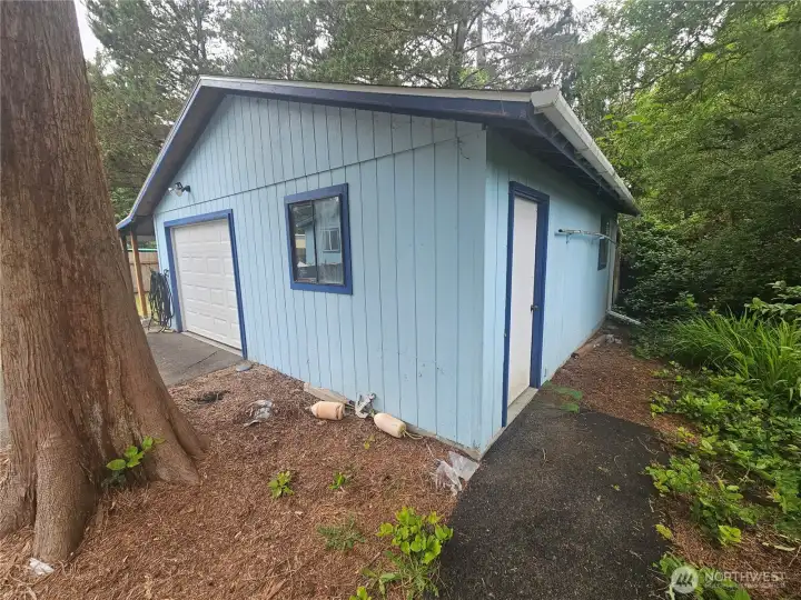 Side door in the garage is entry to the shop area. Side door in the garage is entry to the shop area.