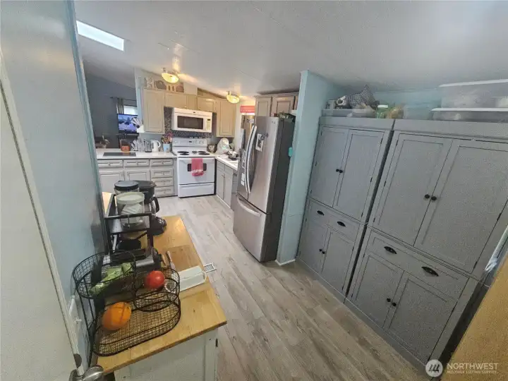 Lots of storage in the kitchen. Lots of storage in the kitchen.