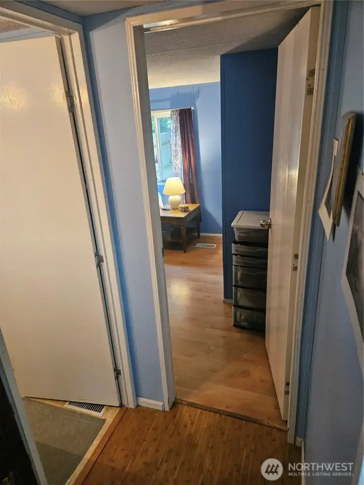 Hallway to the guest bathroom and 2nd bedroom. Hallway to the guest bathroom and 2nd bedroom.