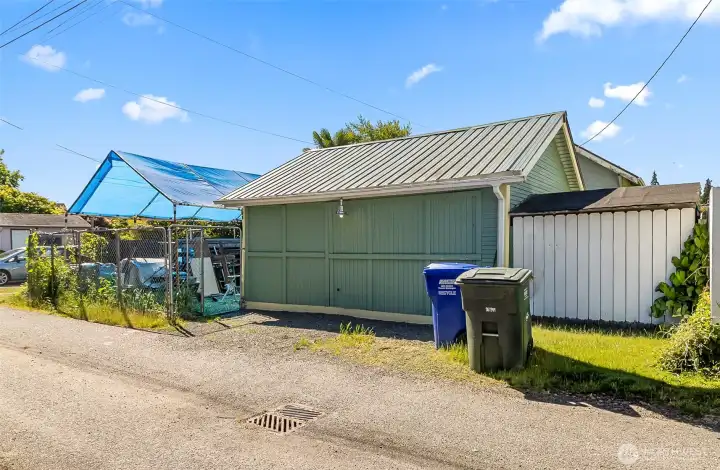 Shop could be converted back to car garage