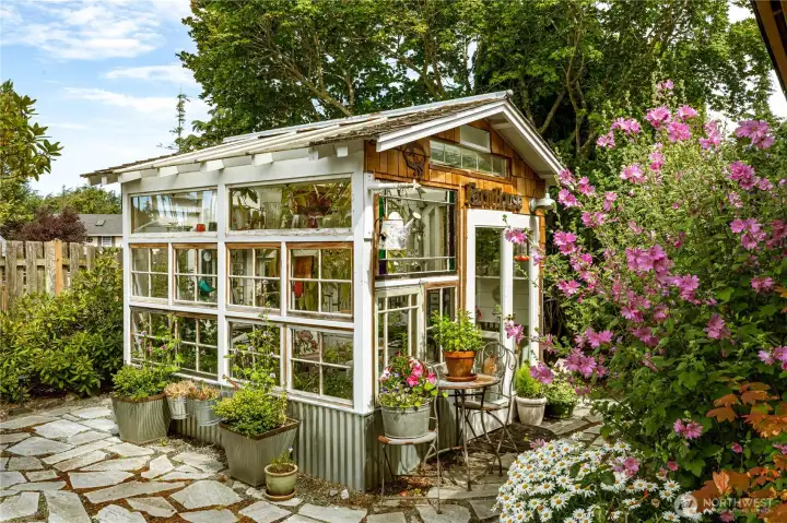 Custom made greenhouse