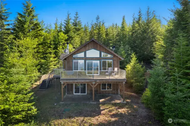 Welcome to your dream home on the Hood Canal