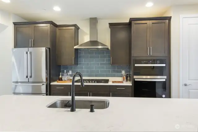 Beautiful backsplash tile and SS appliances