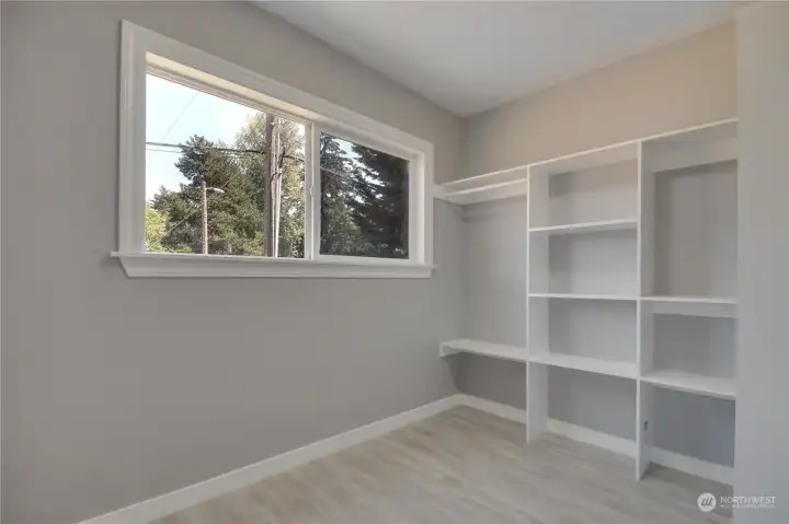 Large Main Walk-in Close