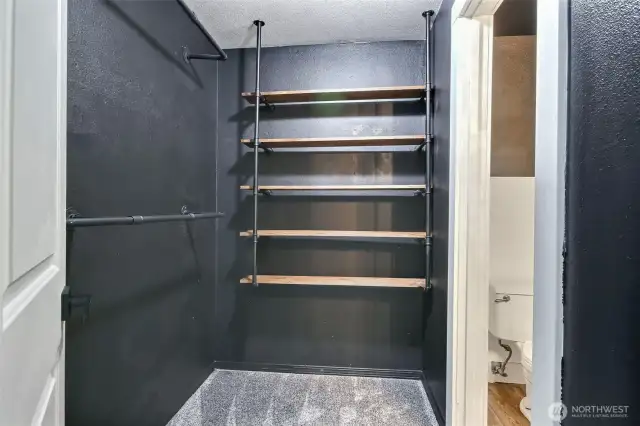 Primary walk in closet, not virtual