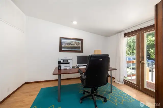 Office/den/bonus room off of the main living area