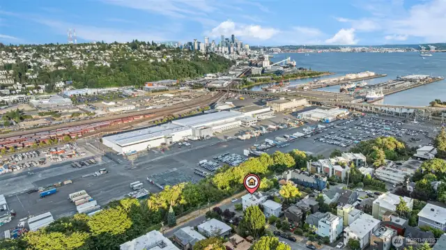 This home provides an easy commute to Downtown Seattle, Expedia and South Lake Union.