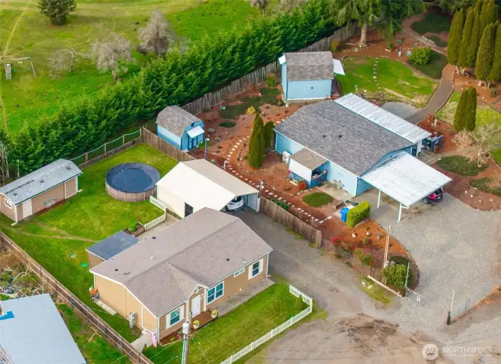 From above, the home sits comfortably at the end of a quiet cul-de-sac, surrounded by greenery and a classic Pacific Northwest backdrop. Don't delay--see this home today!