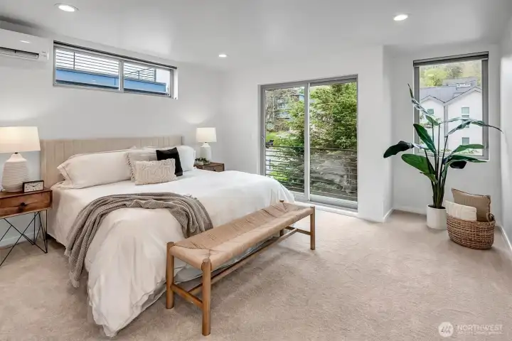 Grand primary suite retreat