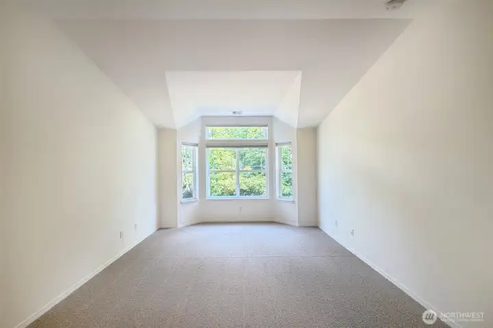 Vaulted ceilings too!