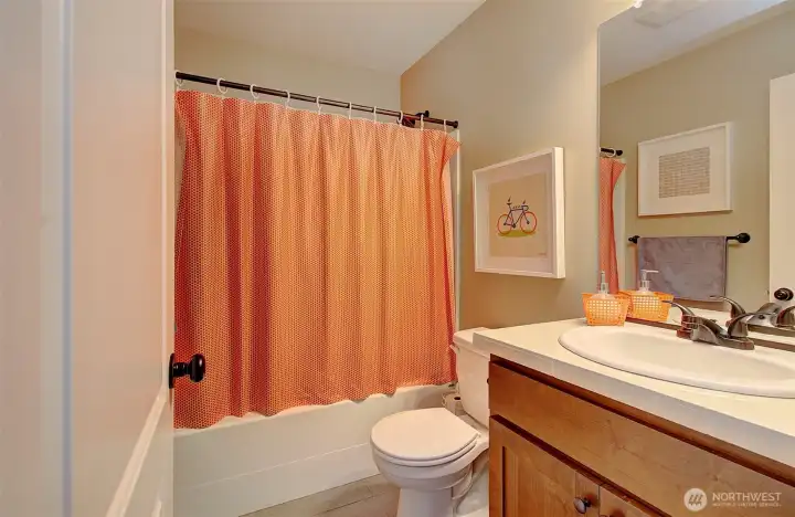 Upper Level Bath/Shower, Tub