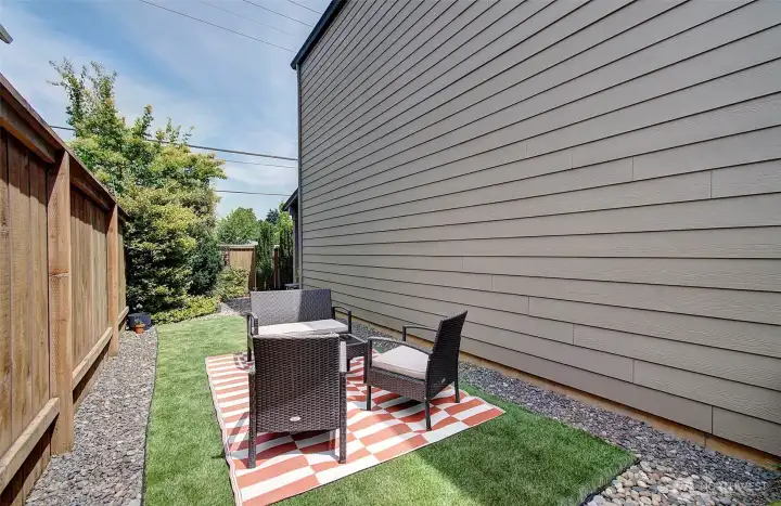 Side Yard/Turf