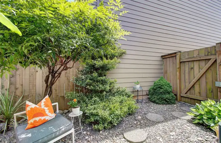 Side Yard/Private