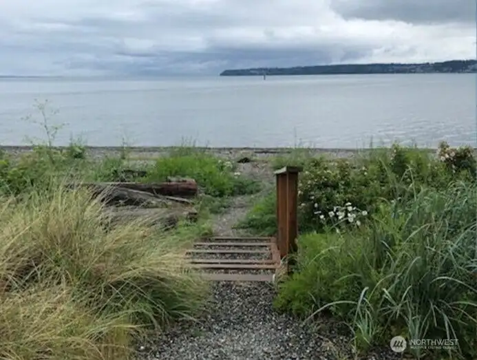 Beautiful walking paths nearby Beautiful walking paths nearby