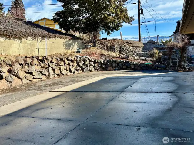 Asphalt and concrete driveway/parking