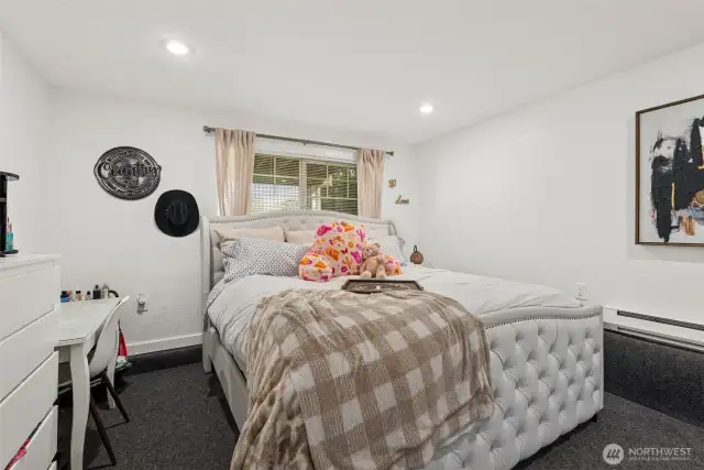 Lower unit (B)
