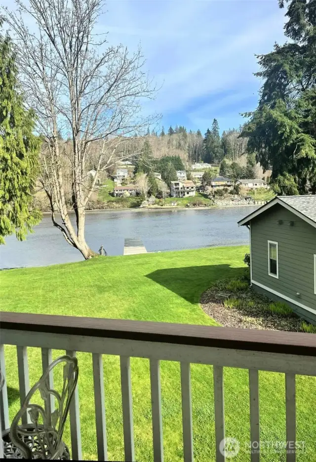 The balcony provides a fantastic view for watching eagles and various other wildlife