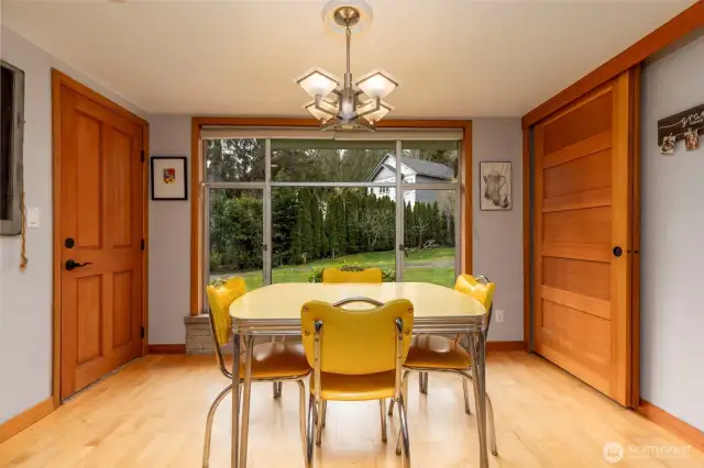 Cozy breakfast nook