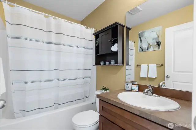 2nd bathroom on the upper floor with bathtub/shower.