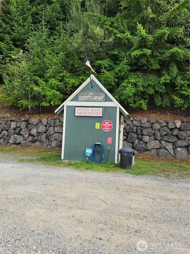 The HOA maintains this clubhouse complete with water to flush your outboards or just wash down your equipment.  There is an outhouse in the back so you don't have to make the trek home if your barbequing or havine a party on the beach!  There is ample parking for vehicles here too!