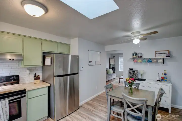 kitchen w/ dining area
