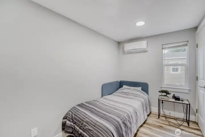 2nd bedroom with closet.