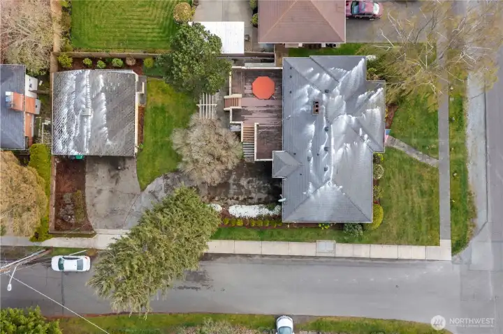 Overview of large corner lot