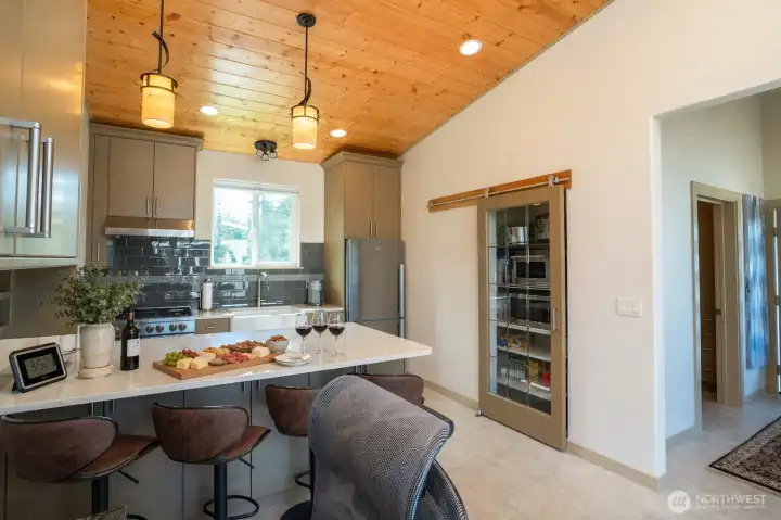 Guest Home Eat-In Kitchen