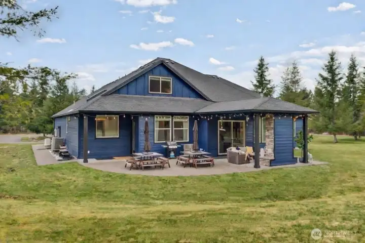 Amazing outdoor entertaining in a serene environment