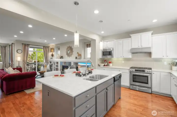 Island with sink -great for prepping!