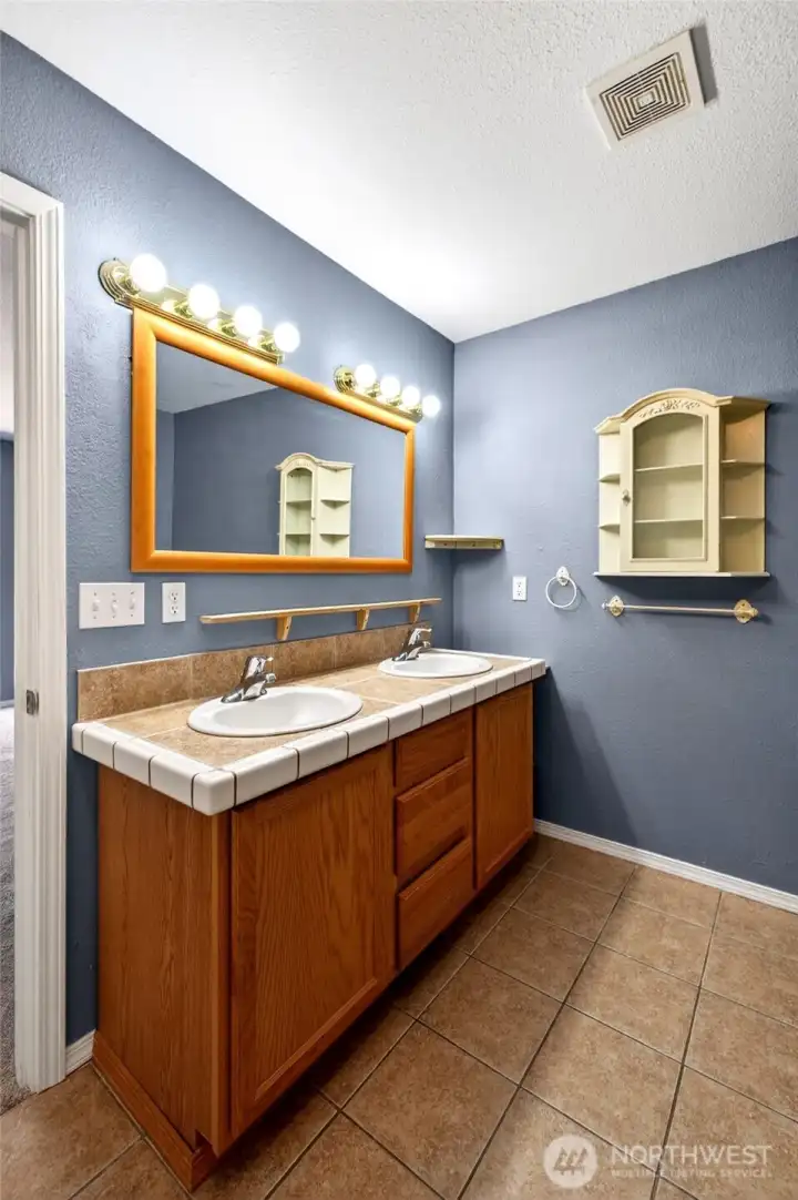 Dbl vanity and tile floors in the primary bath.