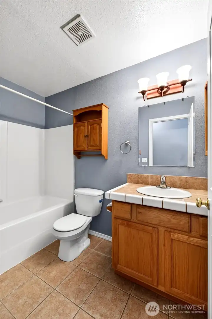 Full hall bath on the main floor.